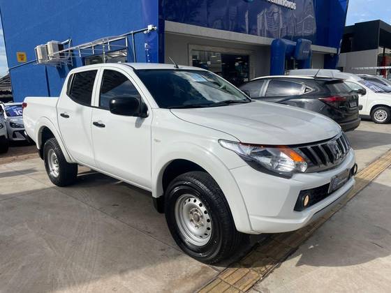 MITSUBISHI L200 TRITON 2.4 16V TURBO DIESEL GLS CD 4X4 AUTOMÁTICO